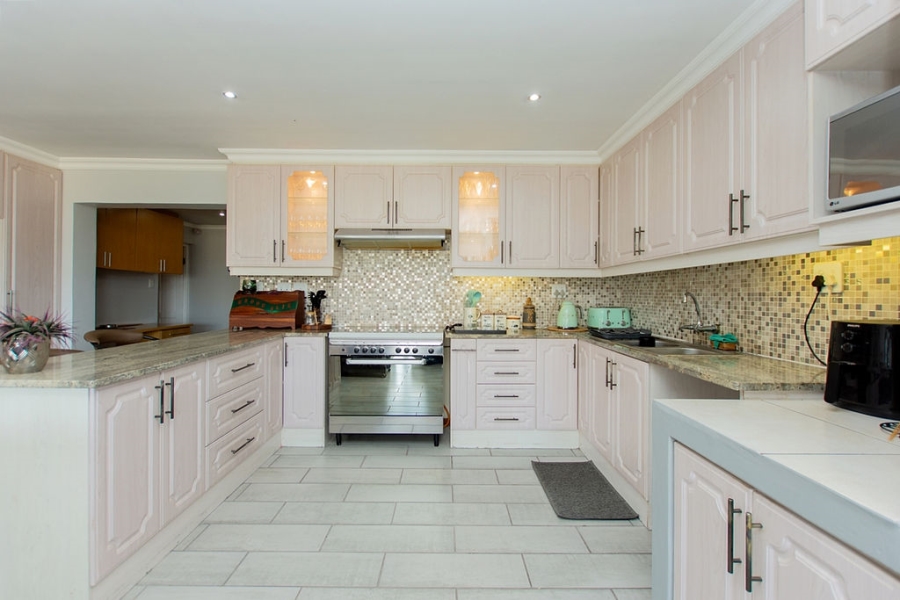 7 Bedroom Property for Sale in Myburgh Park Western Cape